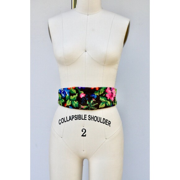 Colorful Kilim Floral Guatemalan Mexican Belt - Floral Wool/Cotton Belt S - M - Picture 9 of 9